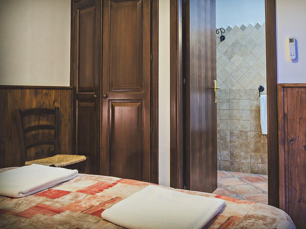 Bed And Breakfast Ichnos กาลาโกโนเน ห้อง รูปภาพ