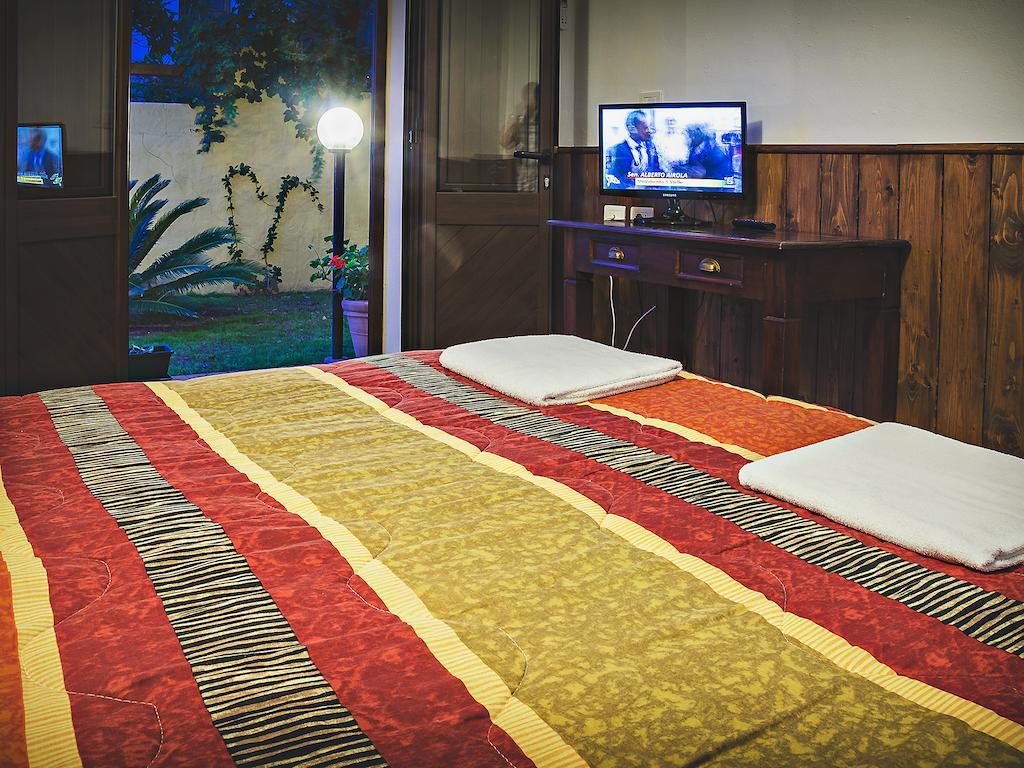 Bed And Breakfast Ichnos กาลาโกโนเน ห้อง รูปภาพ