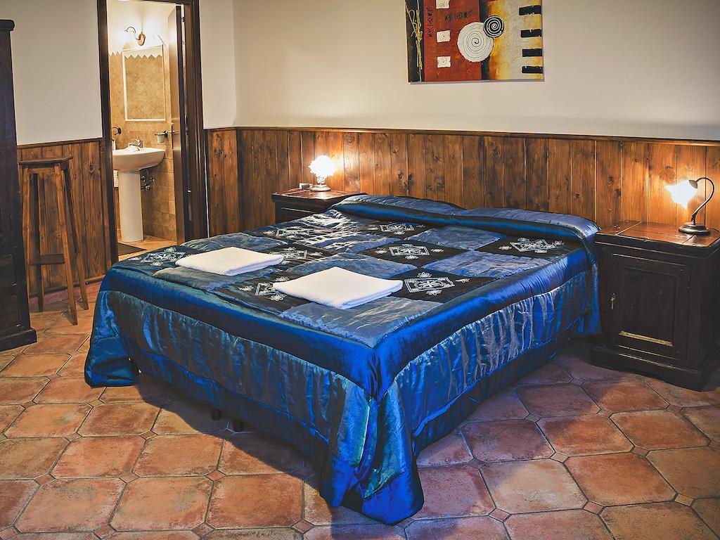 Bed And Breakfast Ichnos กาลาโกโนเน ห้อง รูปภาพ
