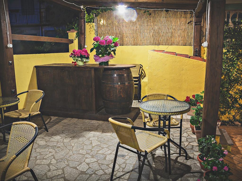 Bed And Breakfast Ichnos กาลาโกโนเน ภายนอก รูปภาพ