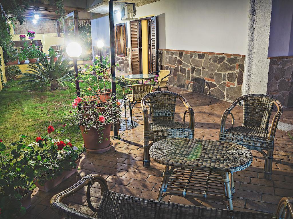 Bed And Breakfast Ichnos กาลาโกโนเน ภายนอก รูปภาพ