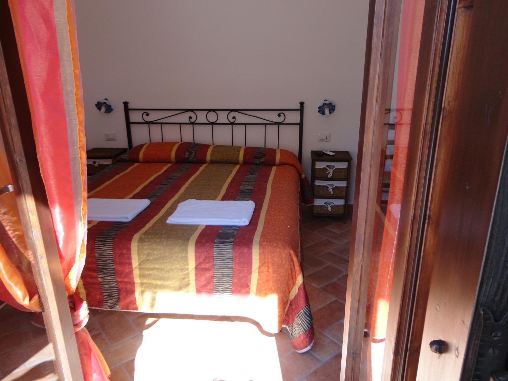 Bed And Breakfast Ichnos กาลาโกโนเน ภายนอก รูปภาพ