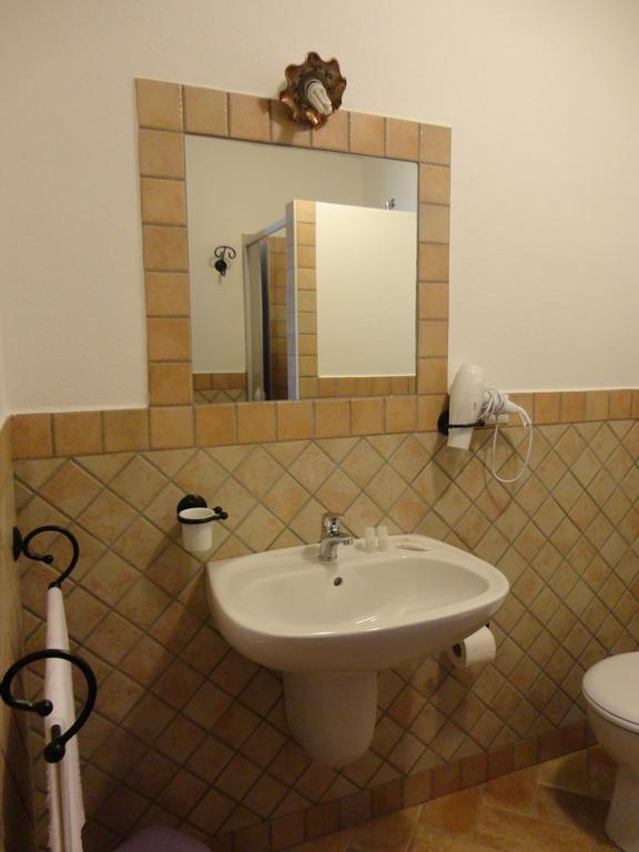 Bed And Breakfast Ichnos กาลาโกโนเน ภายนอก รูปภาพ